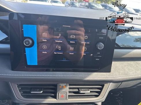 New 2025 Volkswagen Taos SE image 11