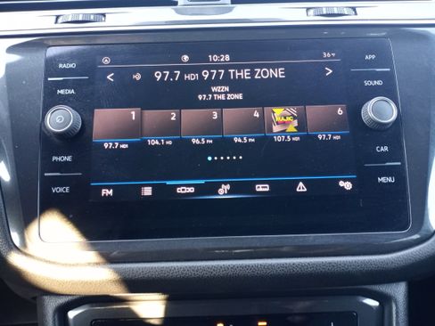 Used 2022 Volkswagen Tiguan SE R-Line image 16