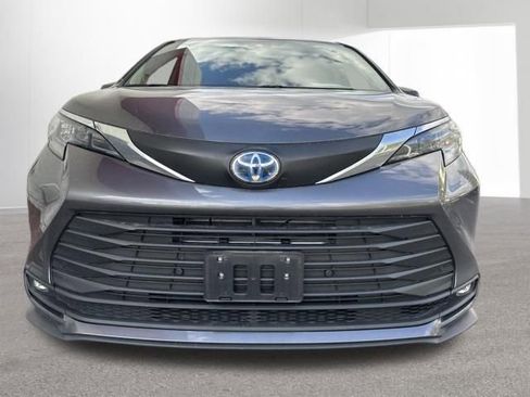 Used 2025 Toyota Sienna XLE w/ XLE Plus Package AWD/4WD image 14