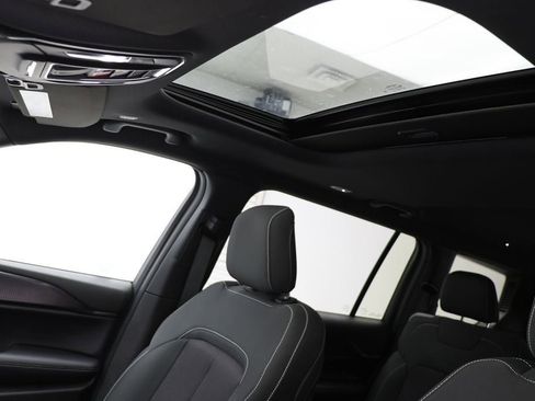 Used 2025 Jeep Grand Cherokee L Laredo image 16