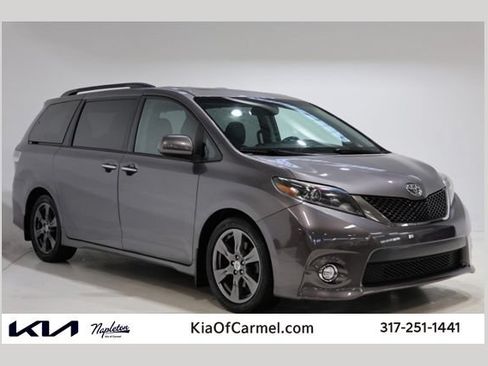 Used 2017 Toyota Sienna SE Premium FWD image 1