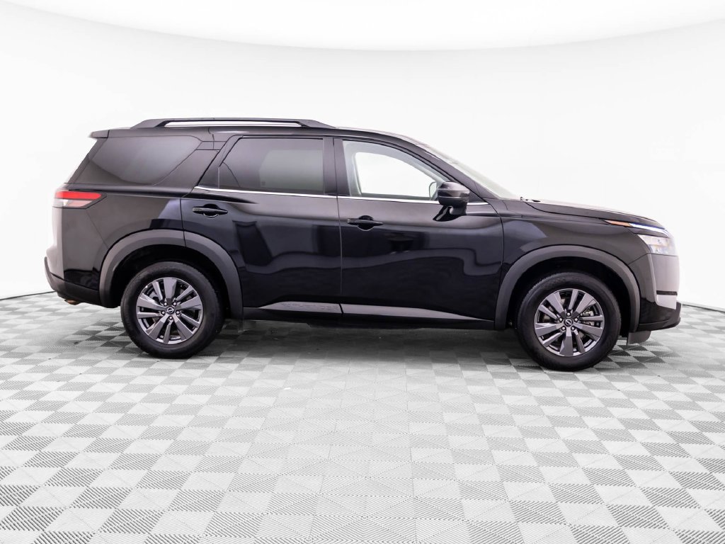 Used 2024 Nissan Pathfinder SV AWD/4WD image 8