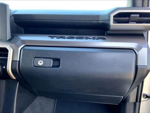 Used 2024 Toyota Tacoma TRD Sport image 18