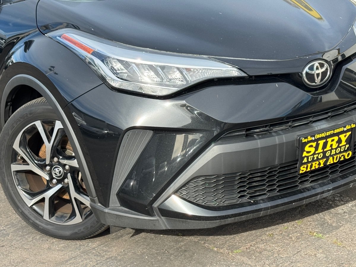 Used 2020 Toyota C-HR XLE FWD image 3