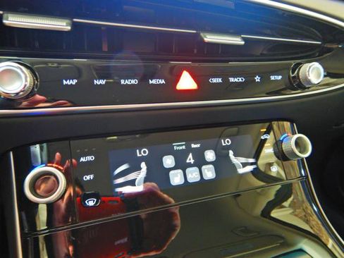 Used 2026 Genesis GV70 2.5T AWD/4WD image 19