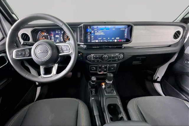 Used 2026 Jeep Wrangler Unlimited Sahara AWD/4WD image 7