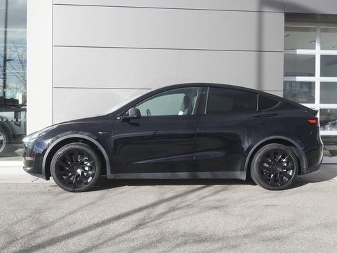 Used 2023 Tesla Model Y Long Range image 8