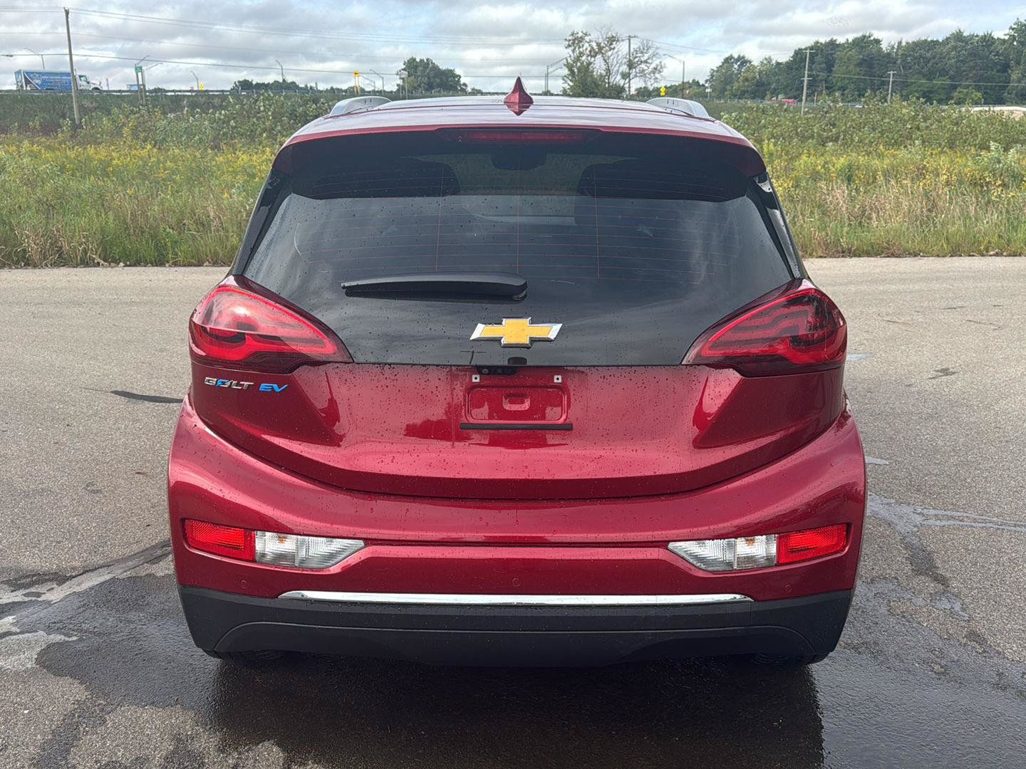 Used 2021 Chevrolet Bolt Premier w/ Infotainment Package FWD image 4