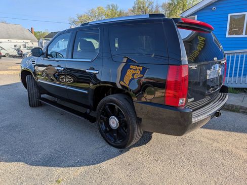 Used 2011 Cadillac Escalade Premium AWD/4WD image 4