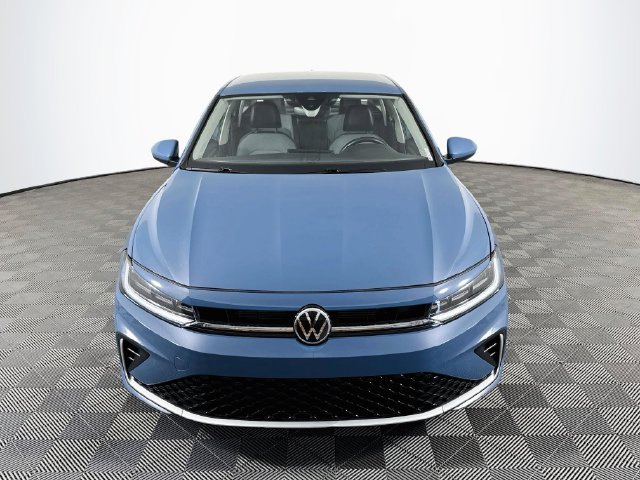 Used 2025 Volkswagen Jetta SE FWD image 2