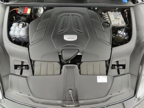 Used 2020 Porsche Cayenne Base image 28