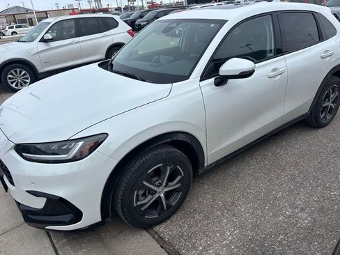 Used 2023 Honda HR-V EX-L image 3