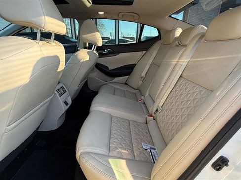 Used 2018 Nissan Maxima Platinum image 11