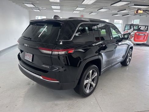 Used 2023 Jeep Grand Cherokee Limited AWD/4WD image 15