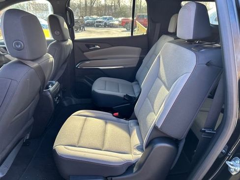 Used 2025 Chevrolet Traverse LT image 24
