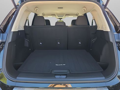 New 2026 Nissan Rogue SV FWD image 8