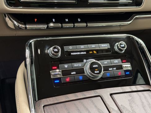 Used 2024 Lincoln Navigator Reserve AWD/4WD image 17