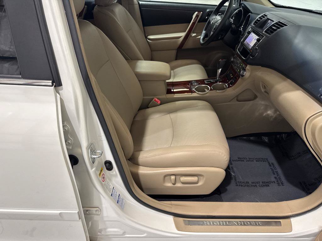 Used 2013 Toyota Highlander Limited AWD/4WD image 48
