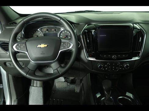 Used 2023 Chevrolet Traverse LT image 14