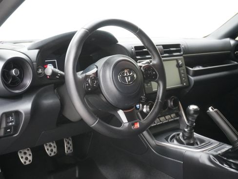 Used 2025 Toyota GR86 Premium RWD image 10