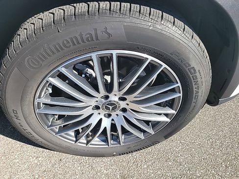 Used 2025 Mercedes-Benz GLC 300 4MATIC image 14