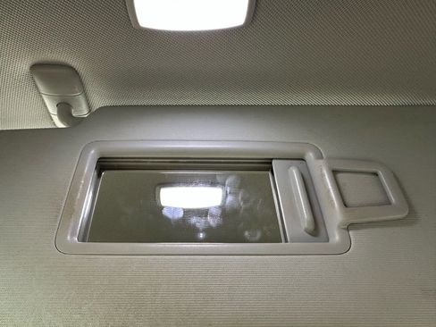 Used 2020 Volkswagen Tiguan SE image 48