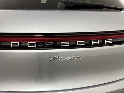 Certified 2025 Porsche Macan image 19