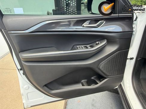 Certified 2023 Jeep Grand Cherokee Altitude AWD/4WD image 37
