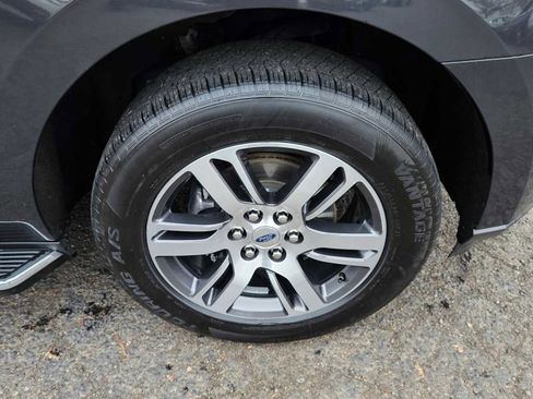 Used 2022 Ford Expedition Limited image 9