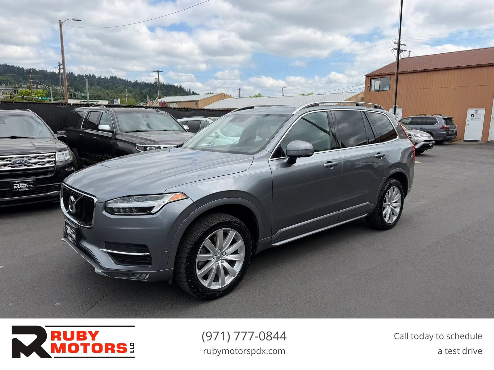 Used 2017 Volvo XC90 T6 Momentum AWD/4WD image 1