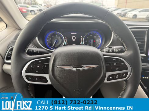 Used 2023 Chrysler Pacifica Touring-L image 16