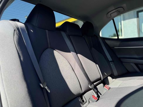 Used 2018 Toyota Camry LE image 14