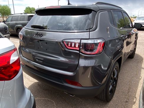 Used 2022 Jeep Compass Latitude FWD image 3