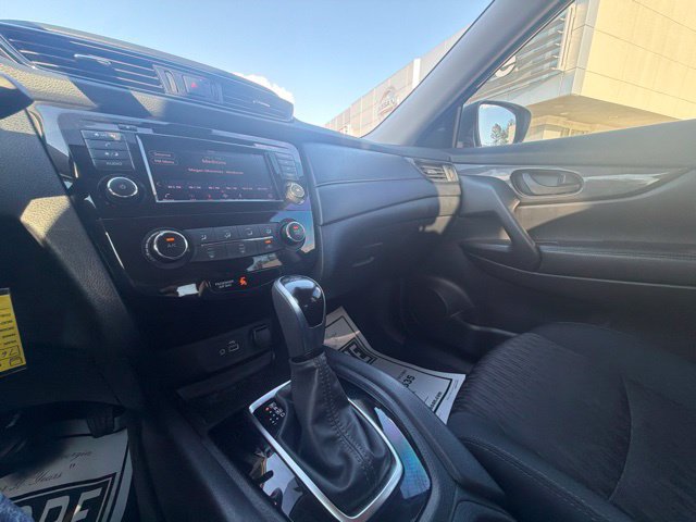 Used 2020 Nissan Rogue S FWD image 22