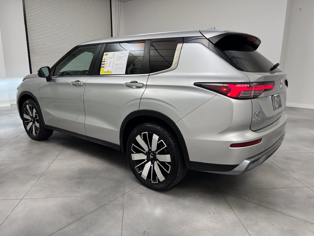Used 2025 Mitsubishi Outlander SE FWD image 6