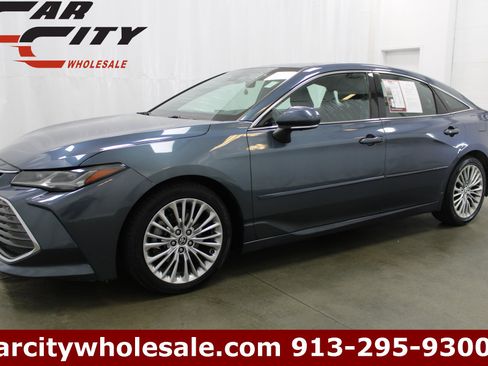 Used 2022 Toyota Avalon Limited w/ Advanced Safety Package image 1