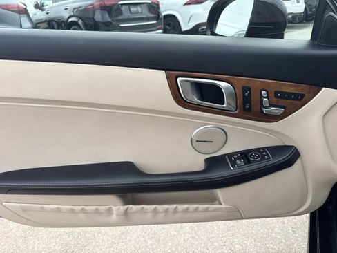 Used 2018 Mercedes-Benz SLC 300 image 19