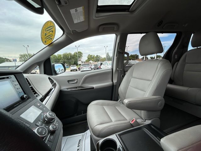 Used 2020 Toyota Sienna XLE FWD image 53