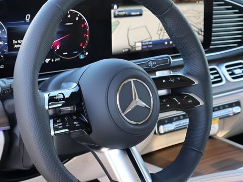 New 2026 Mercedes-Benz GLS 450 4MATIC image 21