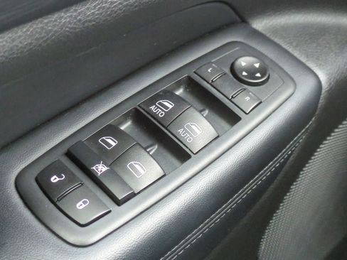 Used 2020 Jeep Grand Cherokee Altitude image 28