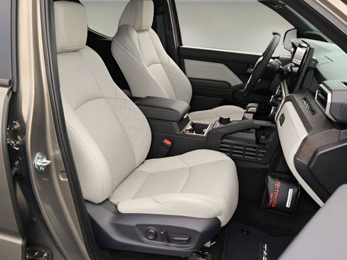 Certified 2026 Toyota Tacoma Limited AWD/4WD image 17