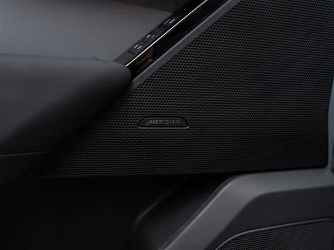 New 2025 Land Rover Range Rover Velar S AWD/4WD image 23