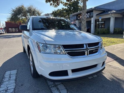 Used 2016 Dodge Journey SE w/ Flexible Seating Group image 2