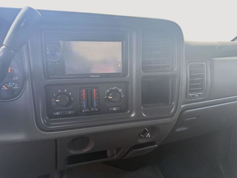 Used 2006 Chevrolet Silverado 1500 LT w/ Light Duty Power Package AWD/4WD image 23
