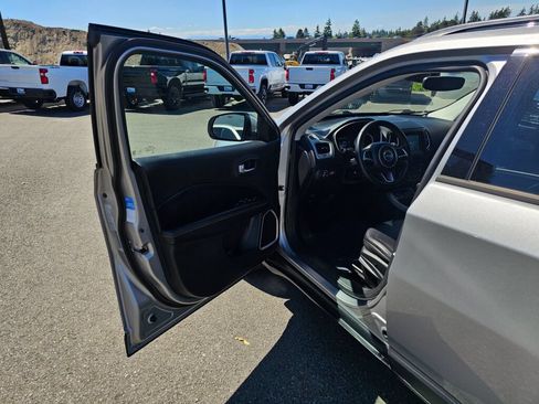 Used 2020 Jeep Compass Latitude FWD image 18