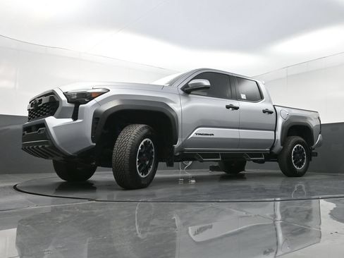 Used 2024 Toyota Tacoma TRD Off-Road AWD/4WD image 24