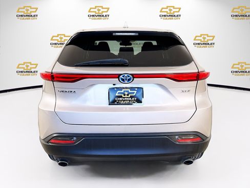 Used 2022 Toyota Venza LE image 6