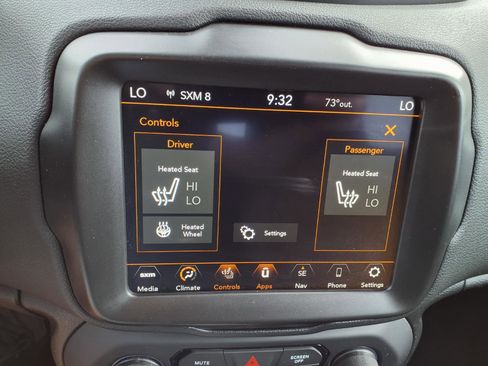 Used 2023 Jeep Renegade Trailhawk w/ Trailhawk Elite Group AWD/4WD image 4