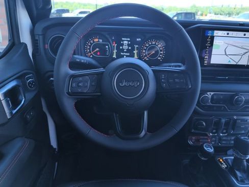 Used 2024 Jeep Wrangler Rubicon w/ Technology Group AWD/4WD image 2