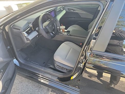 Used 2025 Toyota Camry LE w/ Convenience Package image 5